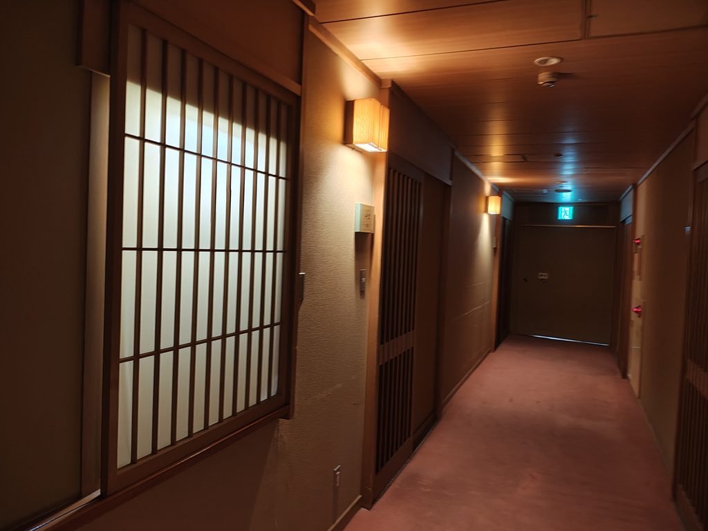 朝野家・廊下