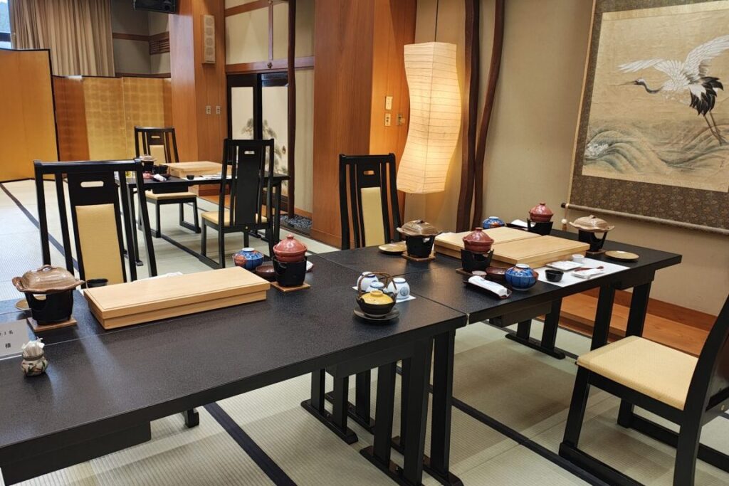 朝野家・食事会場